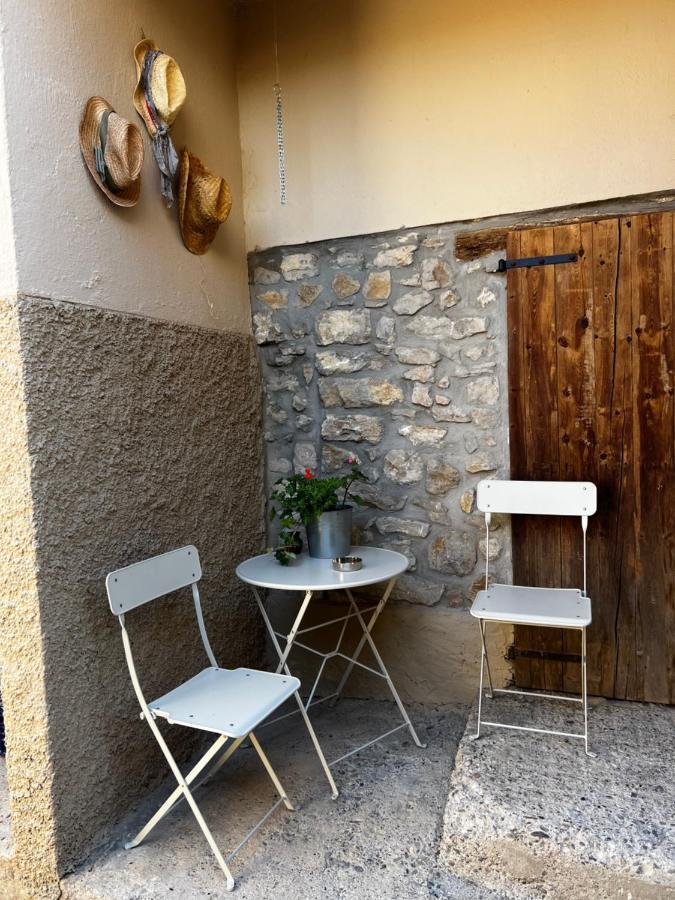 Apartaments La Pertusa Corca  Bagian luar foto